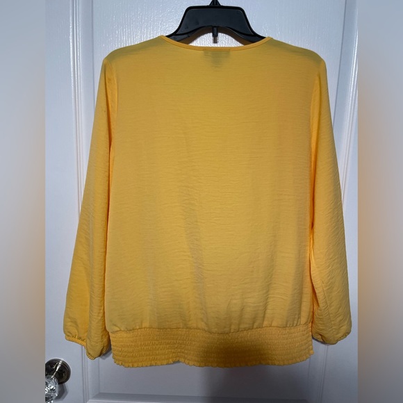 I.N Studio Petite Large long sleeve yellow blouse - Picture 3 of 3